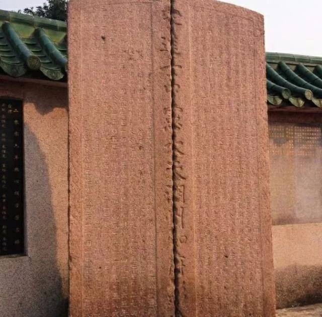 久攻不下之后,山寇改变策略,采取长久围困的办法,企图以此迫使彭延年