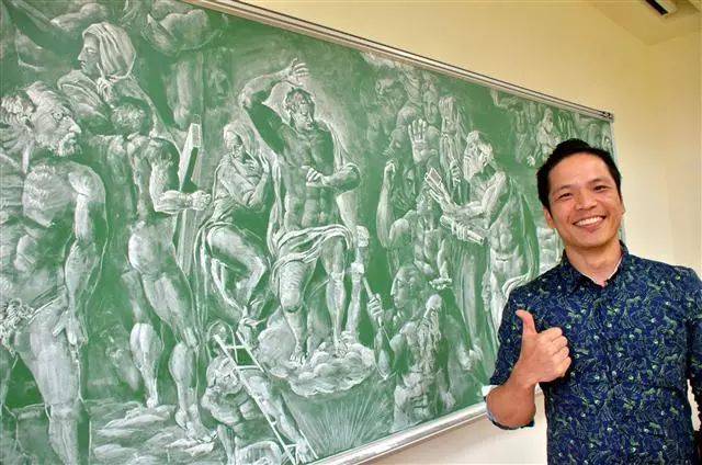 厉害了我的老师,超强黑板画神技撩了一大波学生,网友:不会画画不是好