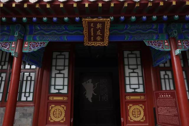 阿拉善王府紧挨延福寺,为阿拉善历代旗王的官署和居住地,也可以免费