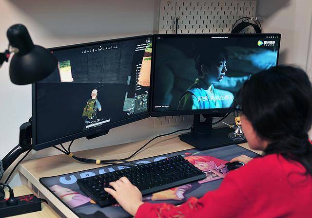 双屏的各种玩法!春节终于凑齐两台pd2500q显示器