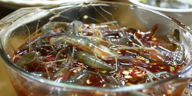 交警提醒:呛虾虽然美味,但是食用需谨慎,尤其是驾驶员朋友,驾车前一定