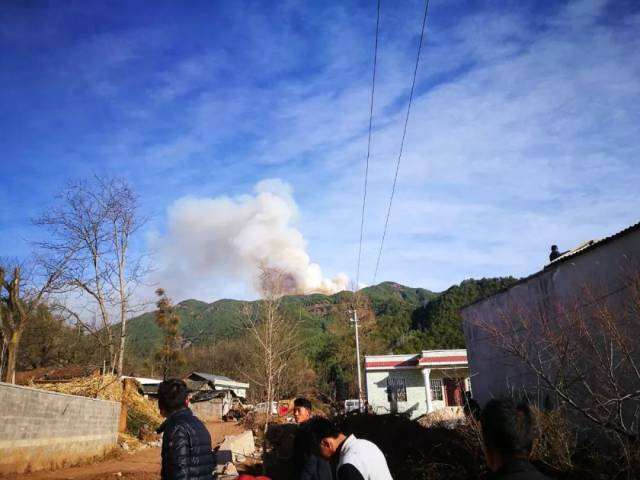 今天,在会泽县雨碌乡丁家箐发生一起火灾._手机搜狐网