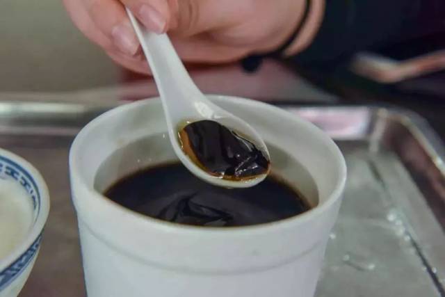 水牛奶同样有售,用可乐瓶来装,喝起来有种奇异的感觉
