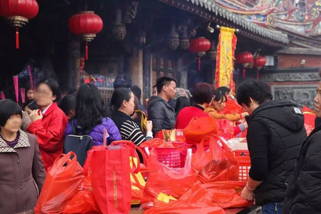 烧头香,拜财神,抽福签,品素斋,泉州寺庙祈福地图,过年的年味都在这儿