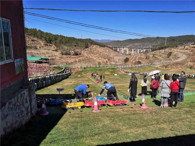 楚雄紫溪彝村游客爆棚迎来春节旅游开门红
