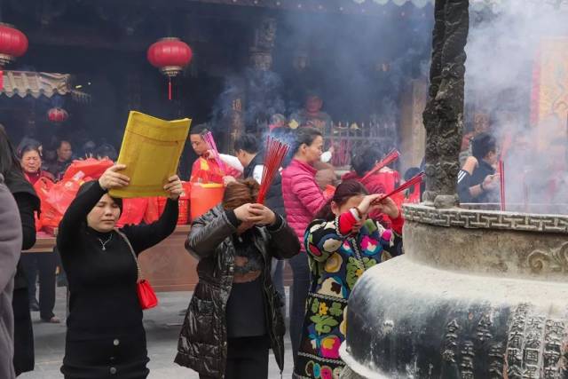 烧头香,拜财神,抽福签,品素斋,泉州寺庙祈福地图,过年的年味都在这儿