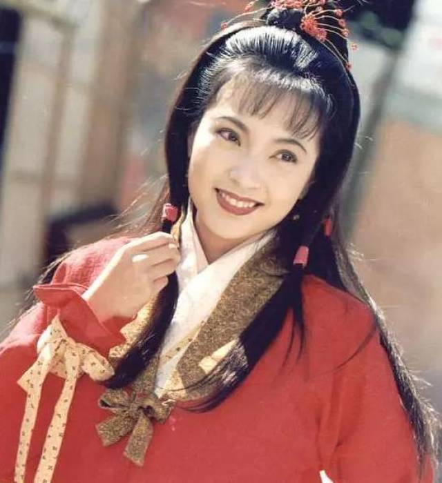 95版《神雕侠侣》中郭芙的扮演者傅明宪在社交平台晒出了春节与好友