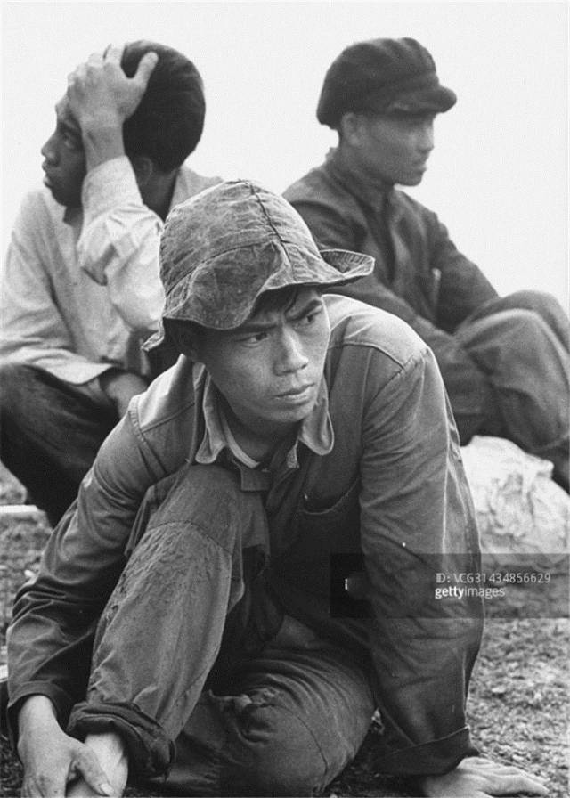 1962年,美国《生活》记者拍摄的深港边界"逃港潮"