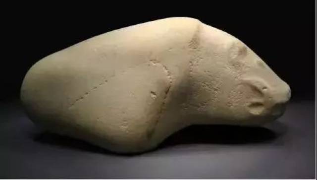 图为安徽凌家滩遗址玉石猪,由受访者提供