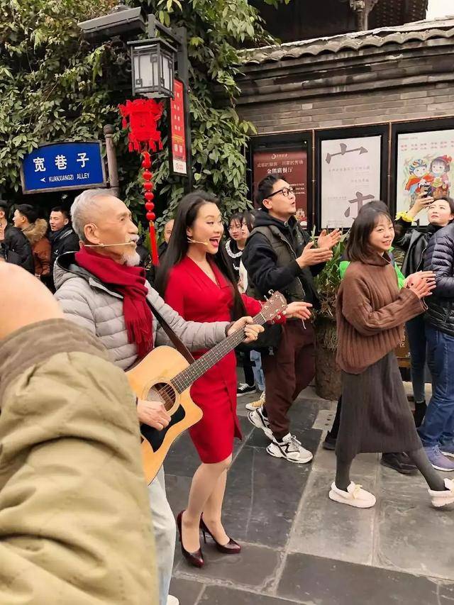 "宽窄快闪"川剧演员李玲琳:唱出"安逸",还展现水袖