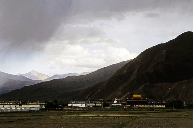 走向白朗县,牛粪家园