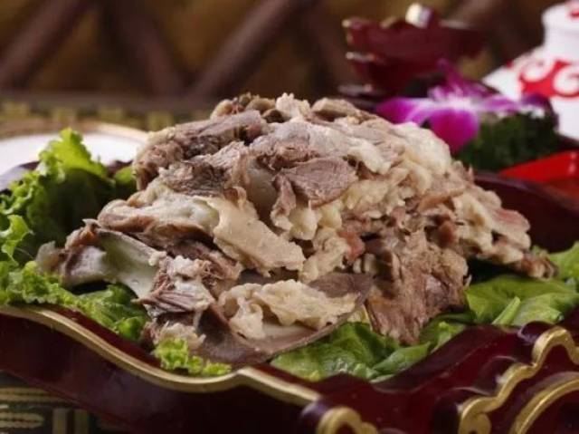 视频剪辑:塔娜新闻视频 ↓手把羊肉是内蒙古著名的民族传统菜