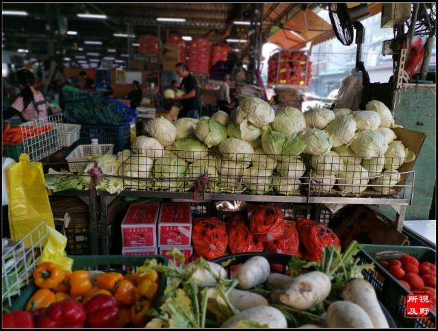 高雄市长韩国瑜夜宿的果菜市场,是这个样子的.