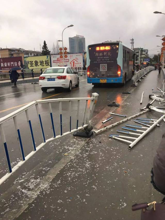 岳西发生多起车祸!堵车!持续7天雨雪,高速封闭!返程高峰此刻压力巨大