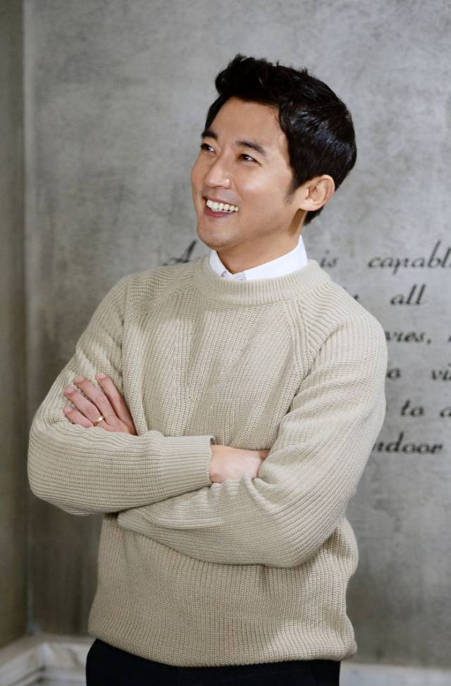 韩国男演员安在旭图片