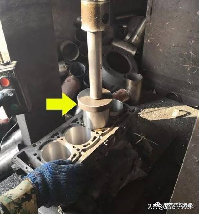 发动机镗缸