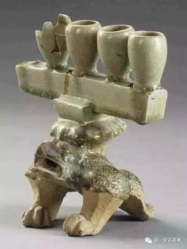 艺术专栏 | 罕见的唐代磁州窑白地黑花吻蹄狮席镇