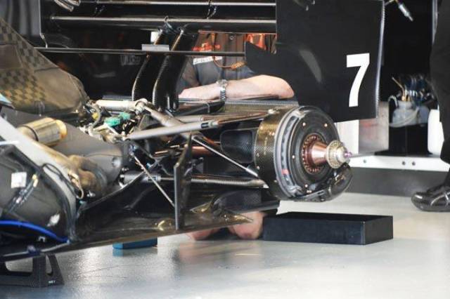 原创价值百万美元的铁盒子 拆解f1变速箱