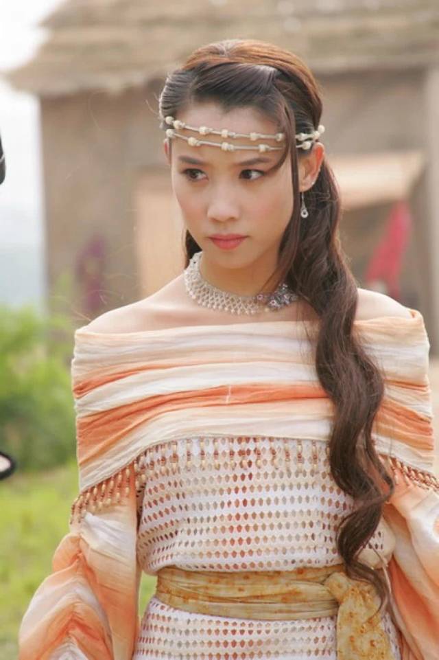 当年红极一时的女主如今却发展的一般跑去出演配角