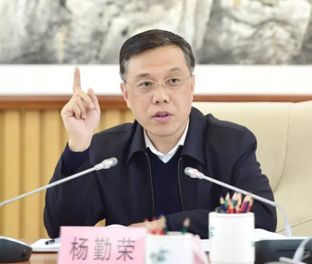 长治市政府召开第53次常务会议