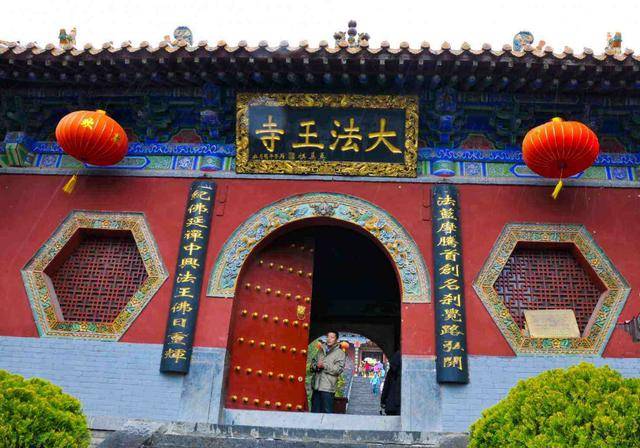 原创河南一寺庙,发现一尊千年的肉身佛像,吸引大量日本人前去认祖!