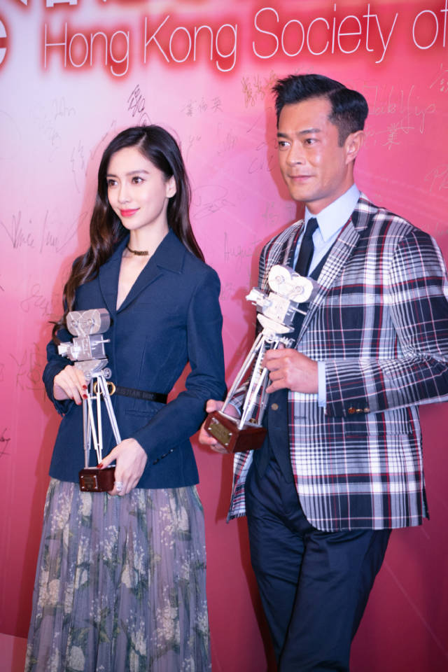 angelababy 和古天乐两人同时出席了某颁奖典礼,同时古天乐和杨颖两人