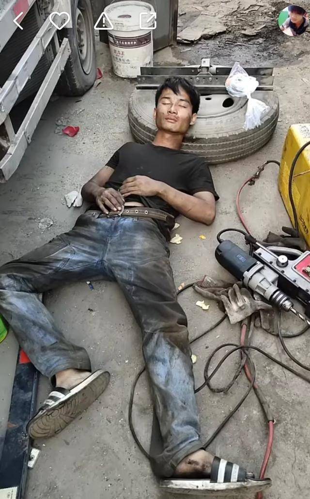 每天记录浑身油污的汽修生活潇洒哥290万快手粉在关注他什么