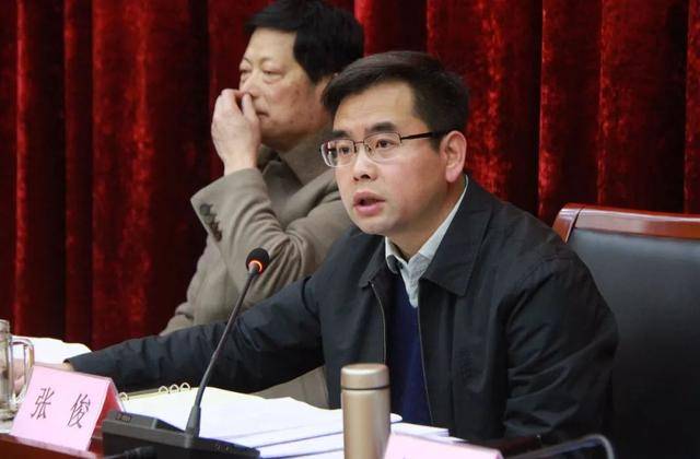 县委书记张俊主持召开县委常委会2019年第7次扩大会议