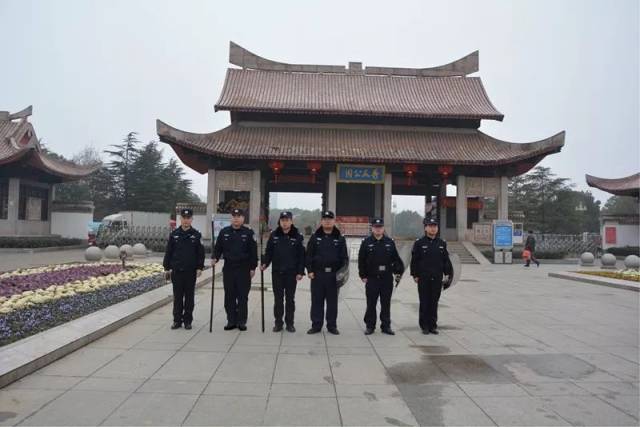 科学布控,采取车巡与步巡相结合的巡逻方式,在县委,县政府,陈元光广场