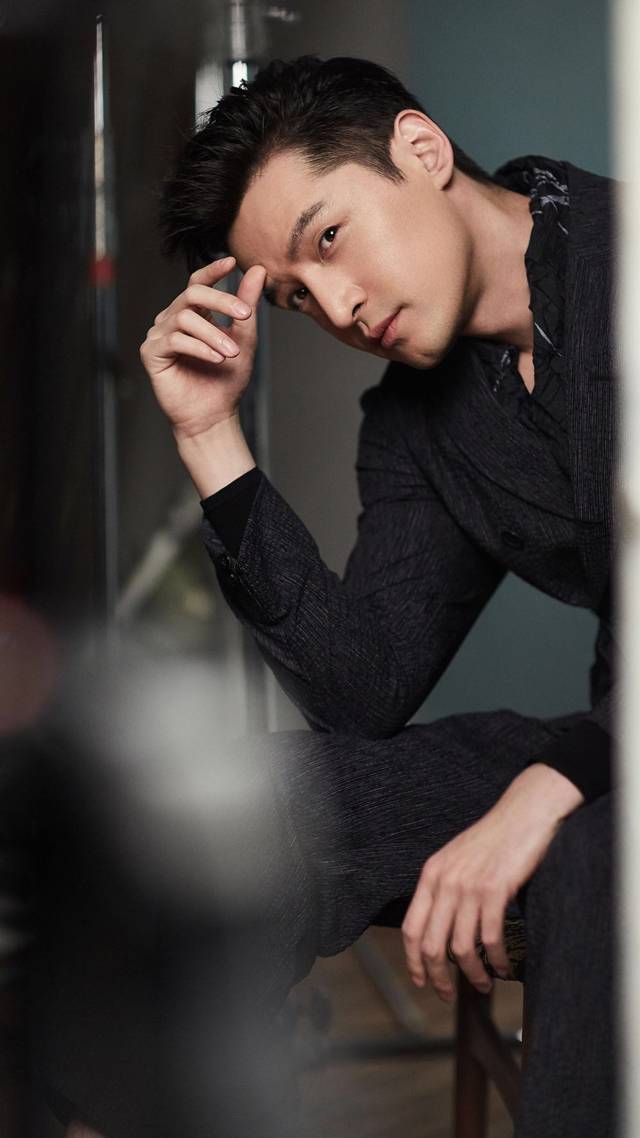 胡歌、李易峰齐否认公布恋情 网友:到底是哪位