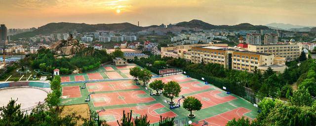 中学",1950年改名为山东省青岛第二中学,青岛二中是山东省重点中学