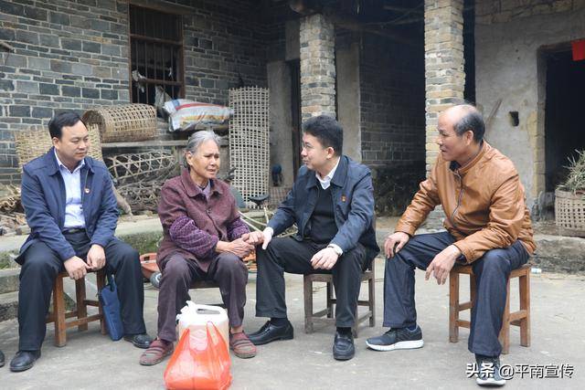 韦庆强调研脱贫攻坚工作