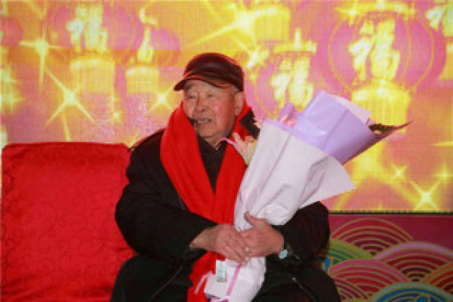 叶东华老先生是地地道道的滦州市范庄村人,为人谦卑