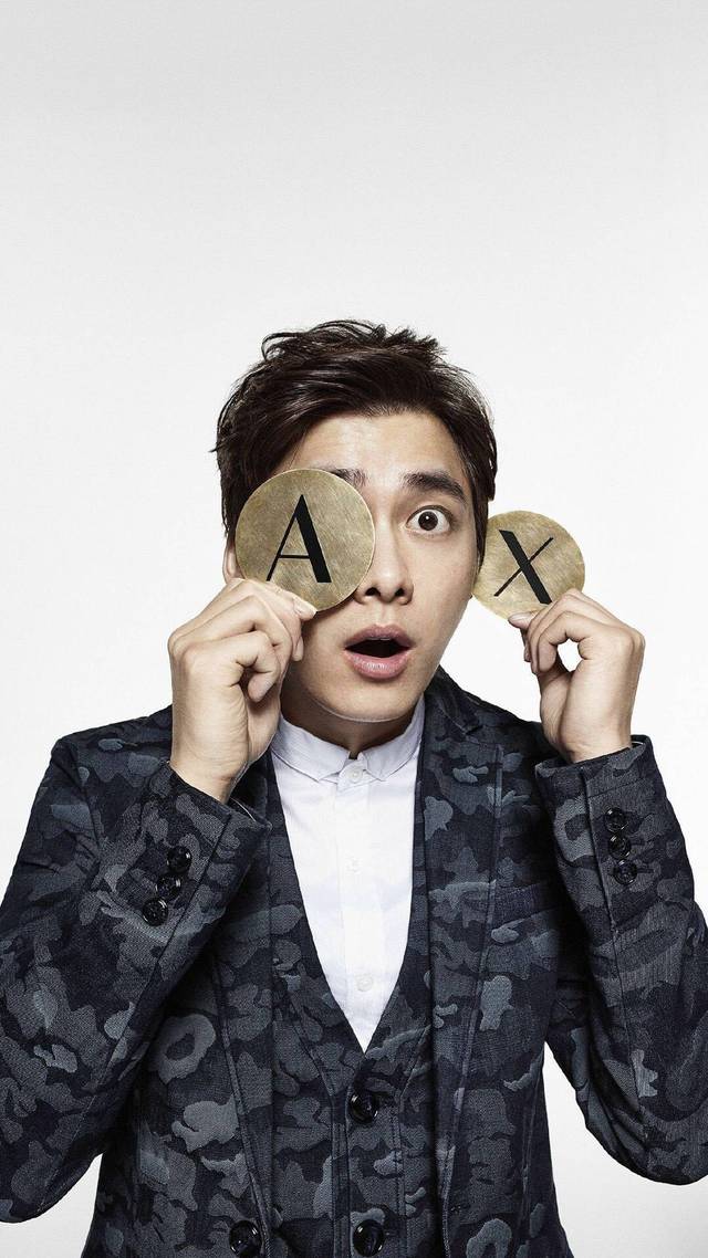 胡歌、李易峰齐否认公布恋情 网友:到底是哪位