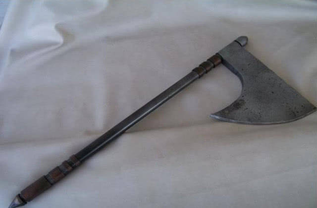 丹麦战斧:如图所示,该怪异的斧头是基于维京战斧的母版设计出来的
