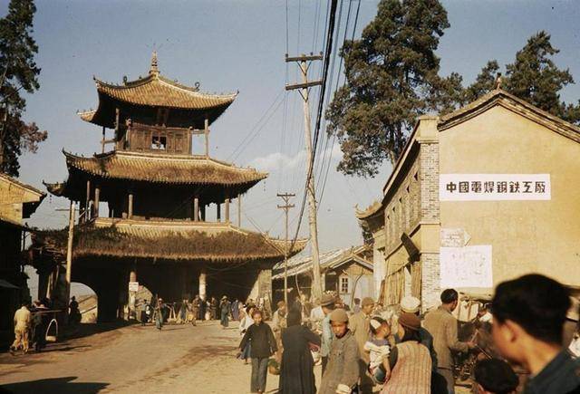 珍貴老照片再現1945年的雲南昆明,水很清,天很藍,不見炮火硝煙