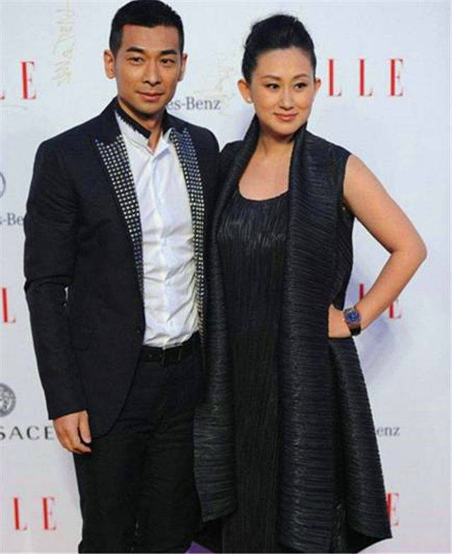 与梅艳芳前男友一见钟情,结婚8年连生3子,39岁仍然美如少女