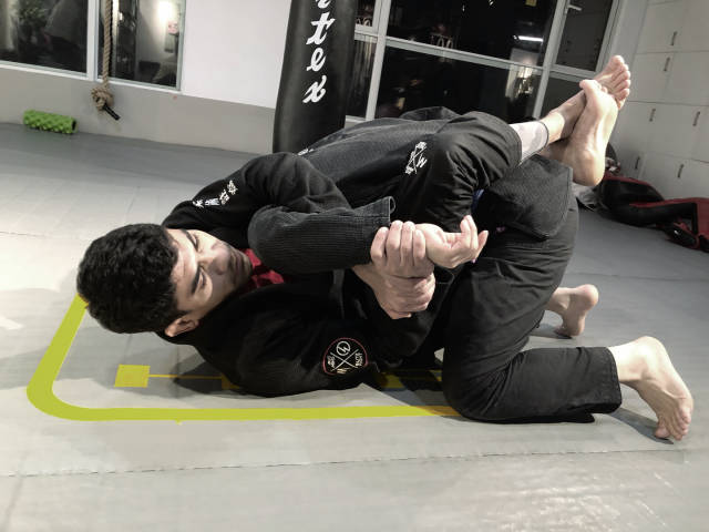 木村锁 kimura 描述:日本柔道家木村政彦发明的技术,可以折断肩关节