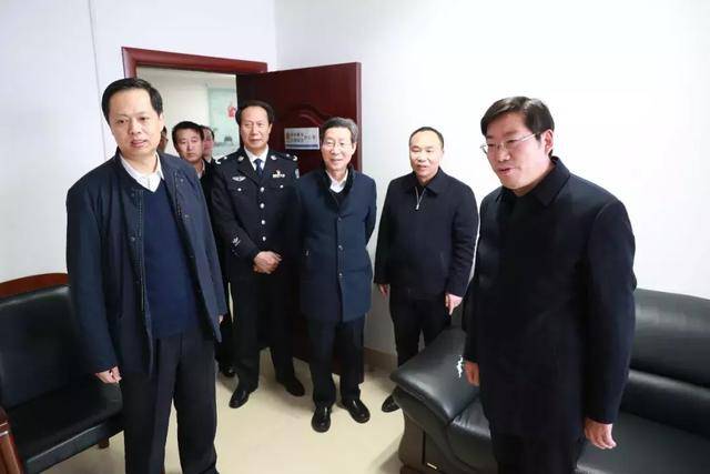杨蕾到信阳市公安局看望慰问纪检监察民警