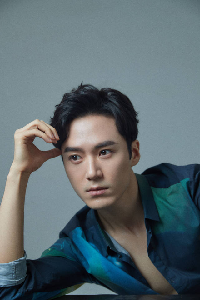 茅子俊时尚大片曝光 优雅造型文艺气质相得益彰_手机搜狐网