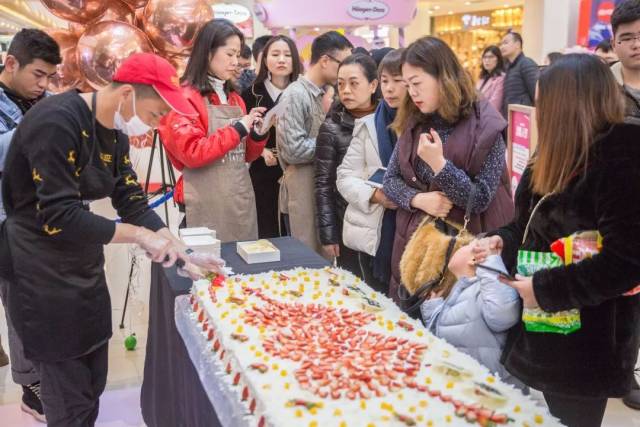 免费试吃 | 幸福西饼草莓季新品,与你一起度过"莓好时光"