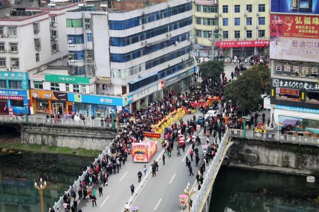 竹溪县华生购物广场:城市生活的绿洲
