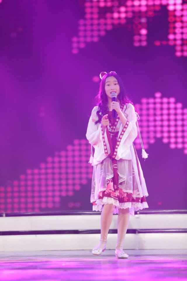 吴怡霏在江苏卫视春晚独唱佛系少女精美图集
