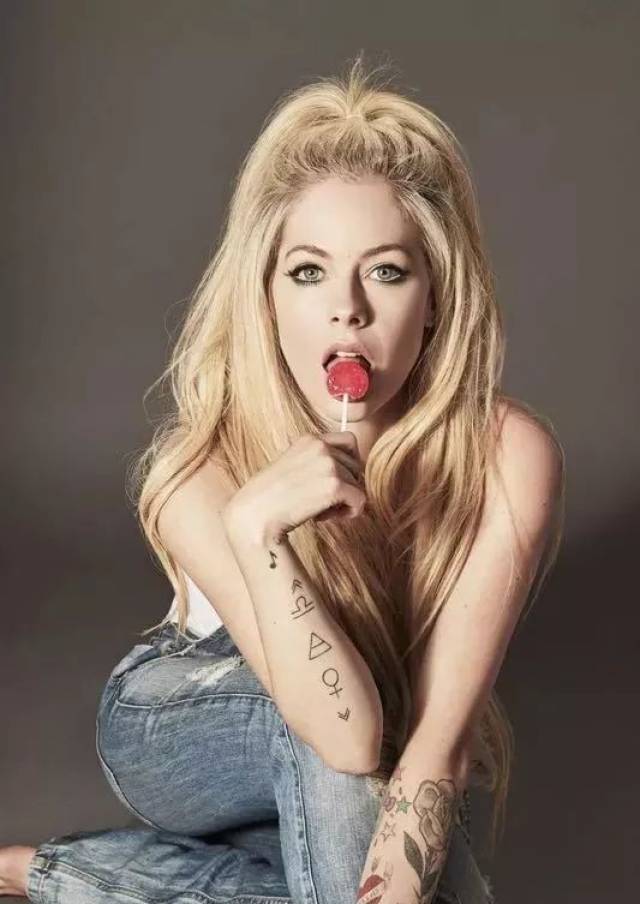 艾薇儿新专辑Head Above Water惹哭全网