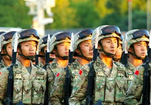 解放軍陸軍退伍兩年內不允許出國,空軍等技術兵種是多久?_手機搜狐網