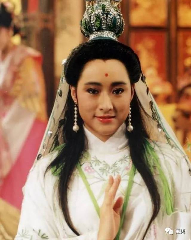 关晓彤千手观音成蛇精脸像恶毒女配,国民闺女