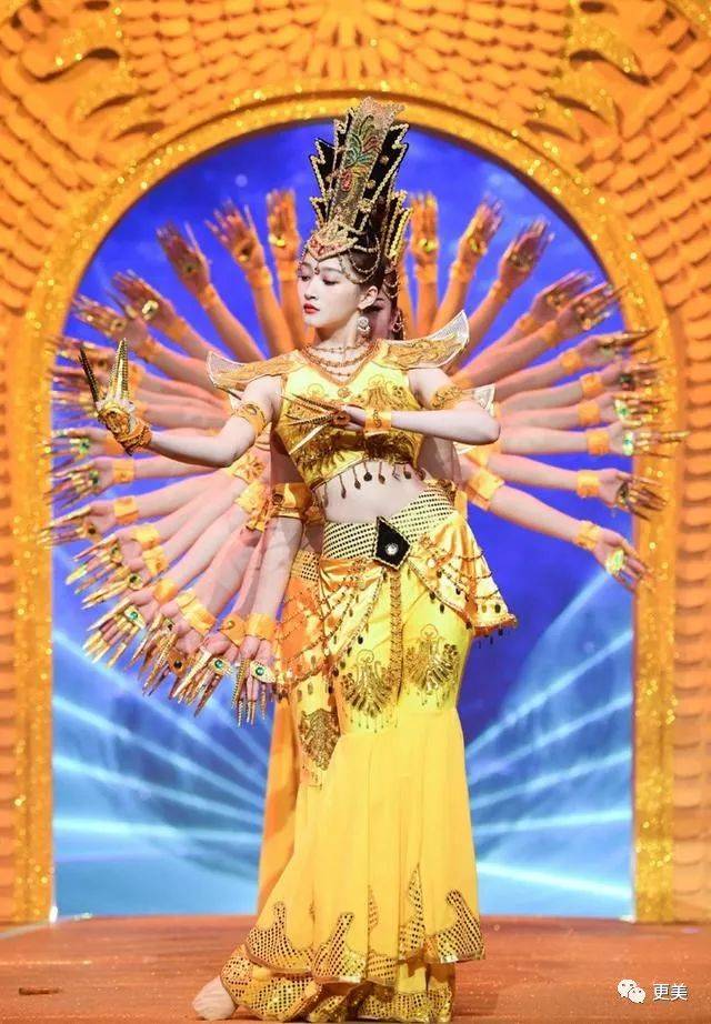 关晓彤千手观音成蛇精脸像恶毒女配,国民闺女