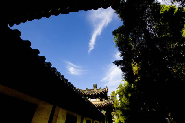 漳浦兴教寺位于县城中心,是一处具有历史渊源的文化气息,是一座古朴