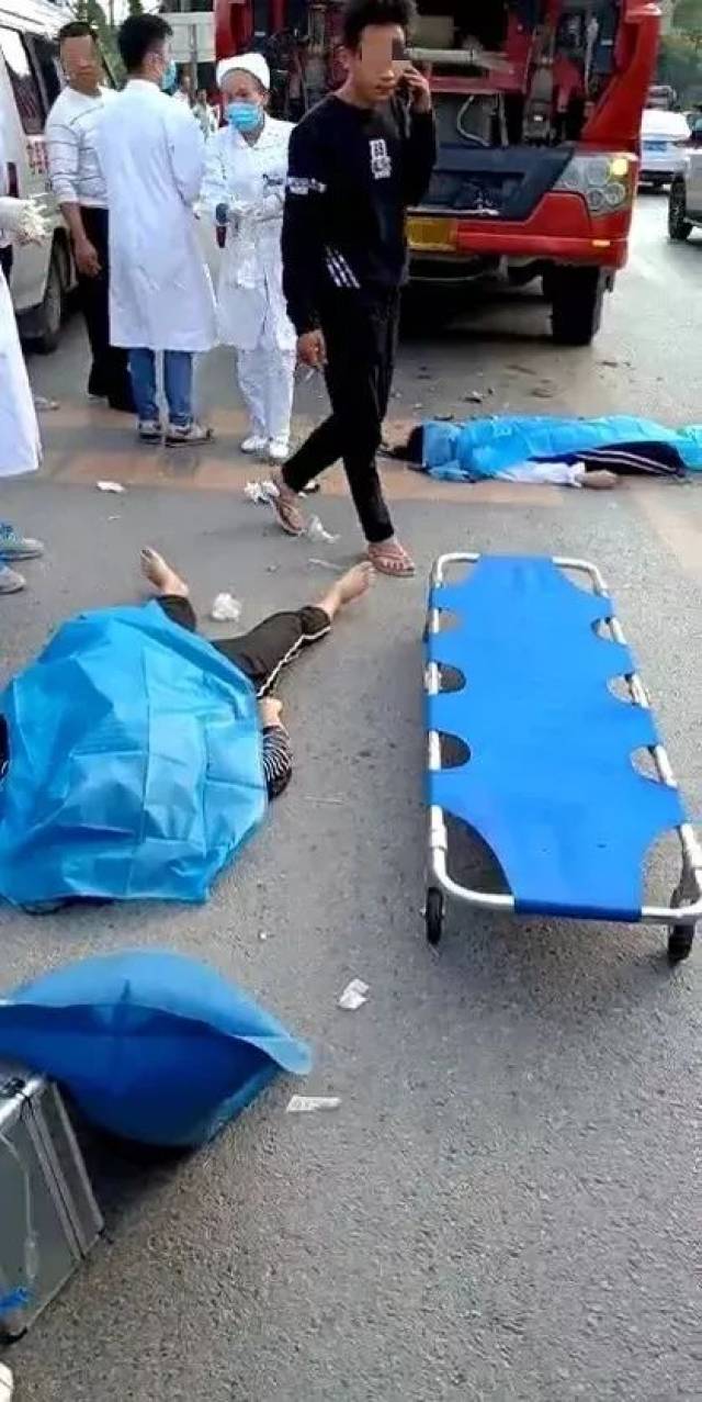玉林两年轻女孩惨死!又是因为大货车!又是因为助力车!