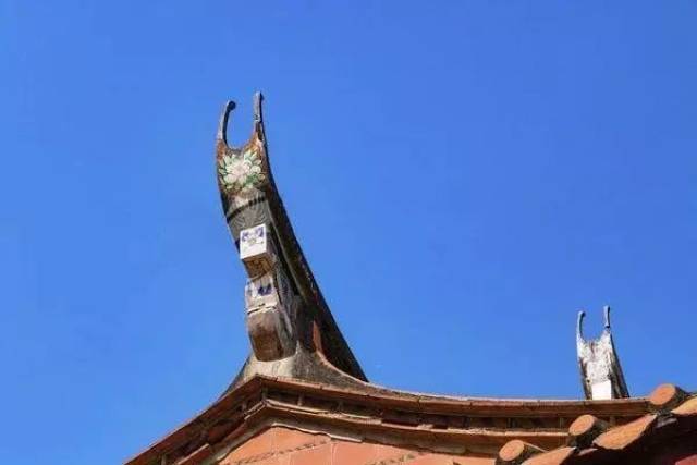 形它由正脊做成曲线的形状燕尾脊是闽南传统建筑中最常使用的建筑形式
